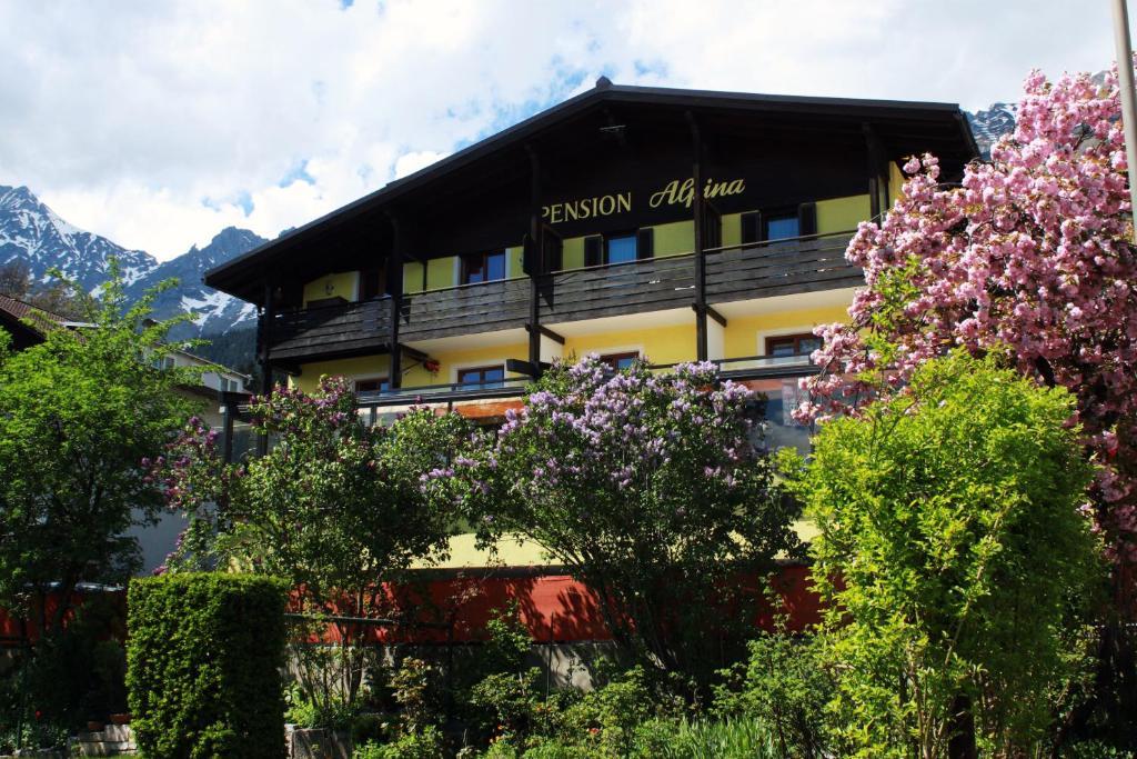 Cafe Pension Alpina Innsbruck Buitenkant foto